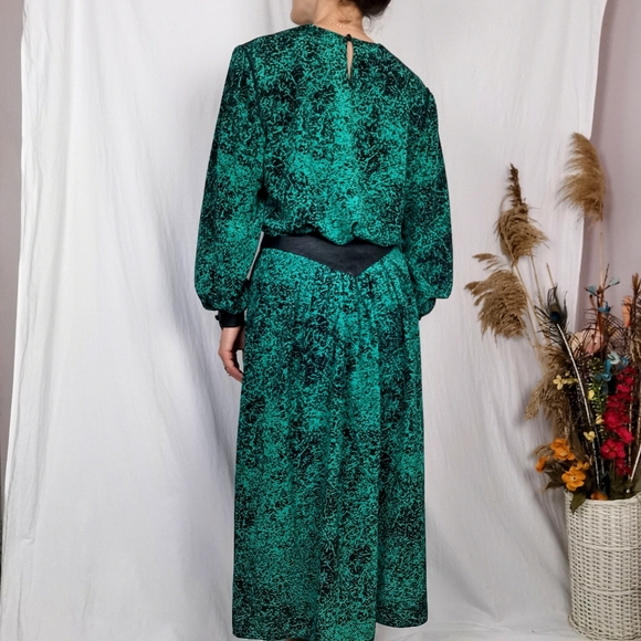 *Sold* Large vintage two piece top and skirt set, green and black vintage dress - Picture 4 of 6